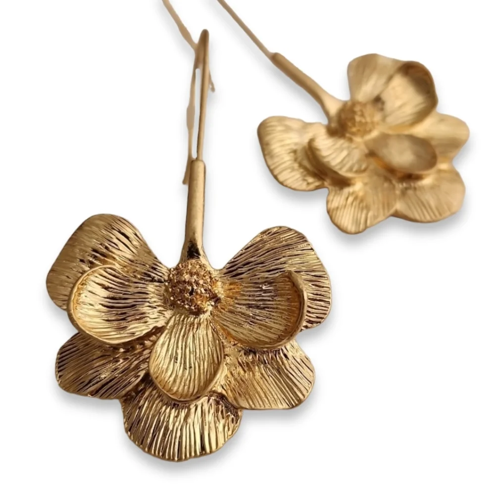 INCREDIBLE GOLD TONE 3D Flower Hanging Earrings Drop Hook Floral Minimalist Luxe